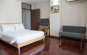 Le Vanvarothai Saladaeng Residence