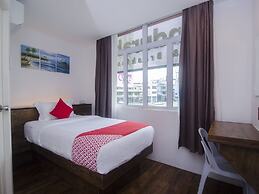 OYO 836 Mandurah Room & Cafe