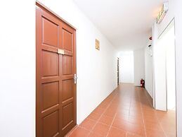 OYO 836 Mandurah Room & Cafe