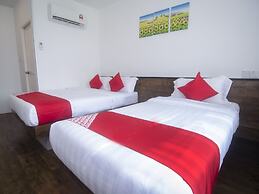 OYO 836 Mandurah Room & Cafe