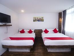 OYO 836 Mandurah Room & Cafe