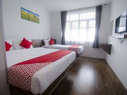 OYO 836 Mandurah Room & Cafe