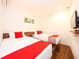 OYO 836 Mandurah Room & Cafe