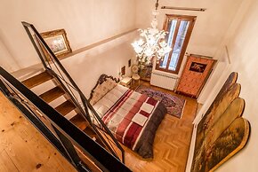 Fenice Backstage over Canal