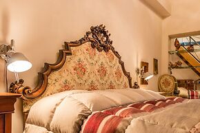 Fenice Backstage over Canal