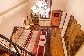 Fenice Backstage over Canal