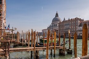 Fenice Backstage over Canal