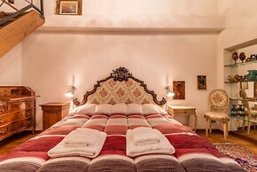 Fenice Backstage over Canal