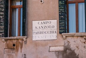 Fenice Backstage over Canal