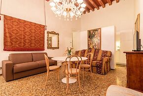 Fenice Backstage over Canal