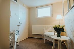 Elite Apartments by the Beach