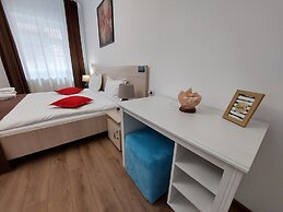 Casa Roth Apartments