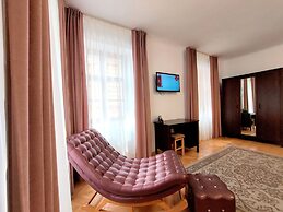 Casa Roth Apartments