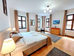 Casa Roth Apartments