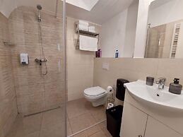 Casa Roth Apartments