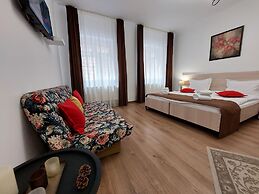 Casa Roth Apartments