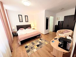 Casa Roth Apartments