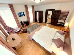 Casa Roth Apartments