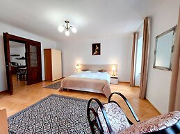 Casa Roth Apartments