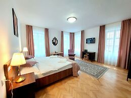 Casa Roth Apartments