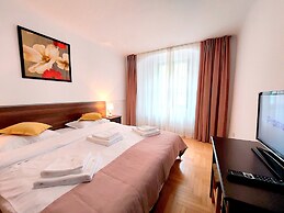 Casa Roth Apartments