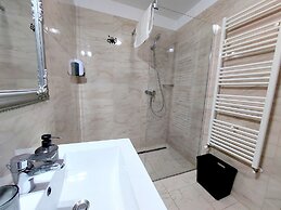 Casa Roth Apartments