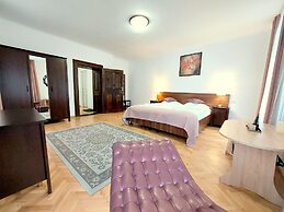 Casa Roth Apartments