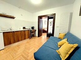 Casa Roth Apartments