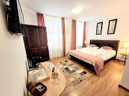 Casa Roth Apartments