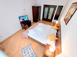 Casa Roth Apartments