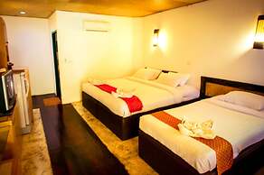 The Hub Erawan Resort