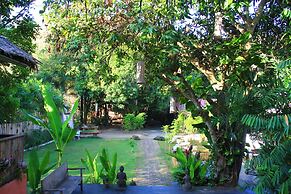 The Hub Erawan Resort