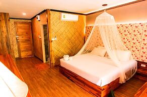 The Hub Erawan Resort