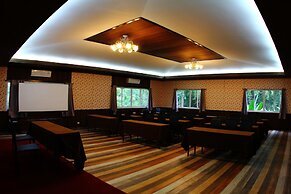 The Hub Erawan Resort