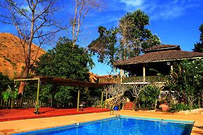 The Hub Erawan Resort