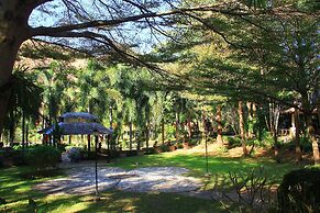 The Hub Erawan Resort