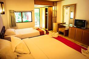 The Hub Erawan Resort