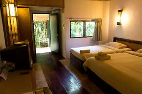 The Hub Erawan Resort