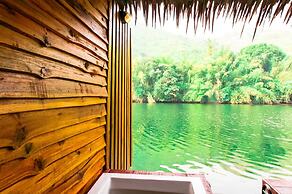 The Hub Erawan Resort