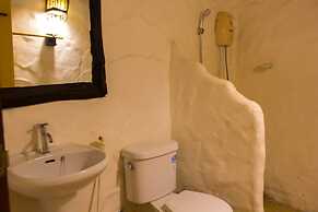 The Hub Erawan Resort