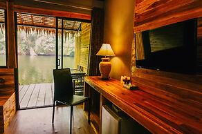 The Hub Erawan Resort