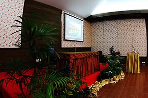 The Hub Erawan Resort