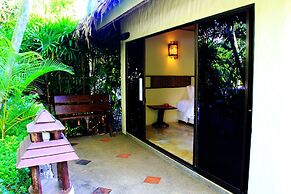 The Hub Erawan Resort