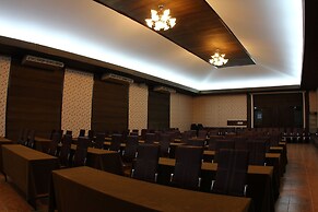 The Hub Erawan Resort