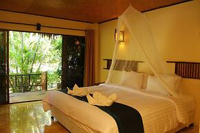 The Hub Erawan Resort