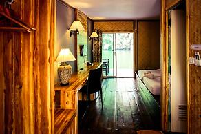 The Hub Erawan Resort