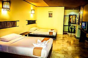 The Hub Erawan Resort