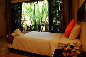 The Hub Erawan Resort