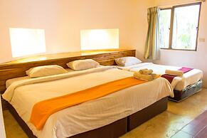 The Hub Erawan Resort