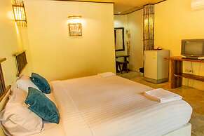 The Hub Erawan Resort